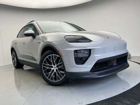 New 2026 Porsche Macan 4 Electric image 24