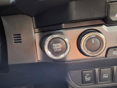 Used 2023 Toyota Tacoma TRD Off-Road image 11