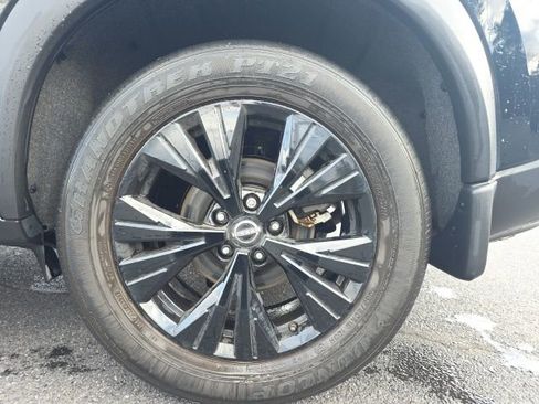 Used 2023 Nissan Rogue SV w/ SV Premium B Package image 10