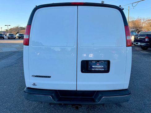 Used 2017 Chevrolet Express 3500 image 4
