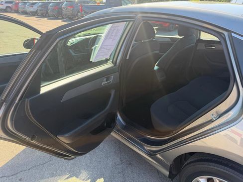Used 2018 Hyundai Sonata SE FWD image 11