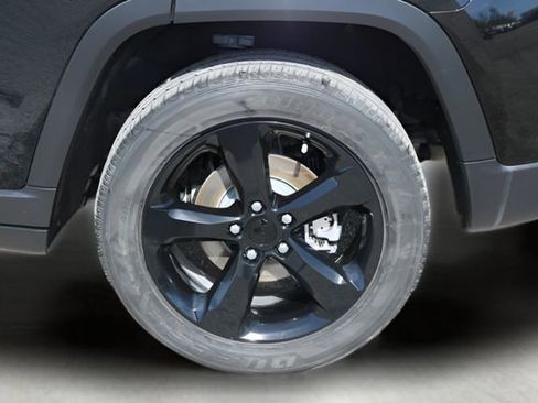 Used 2023 Jeep Grand Cherokee Altitude image 9