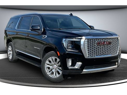 Used 2022 GMC Yukon XL Denali AWD/4WD image 2