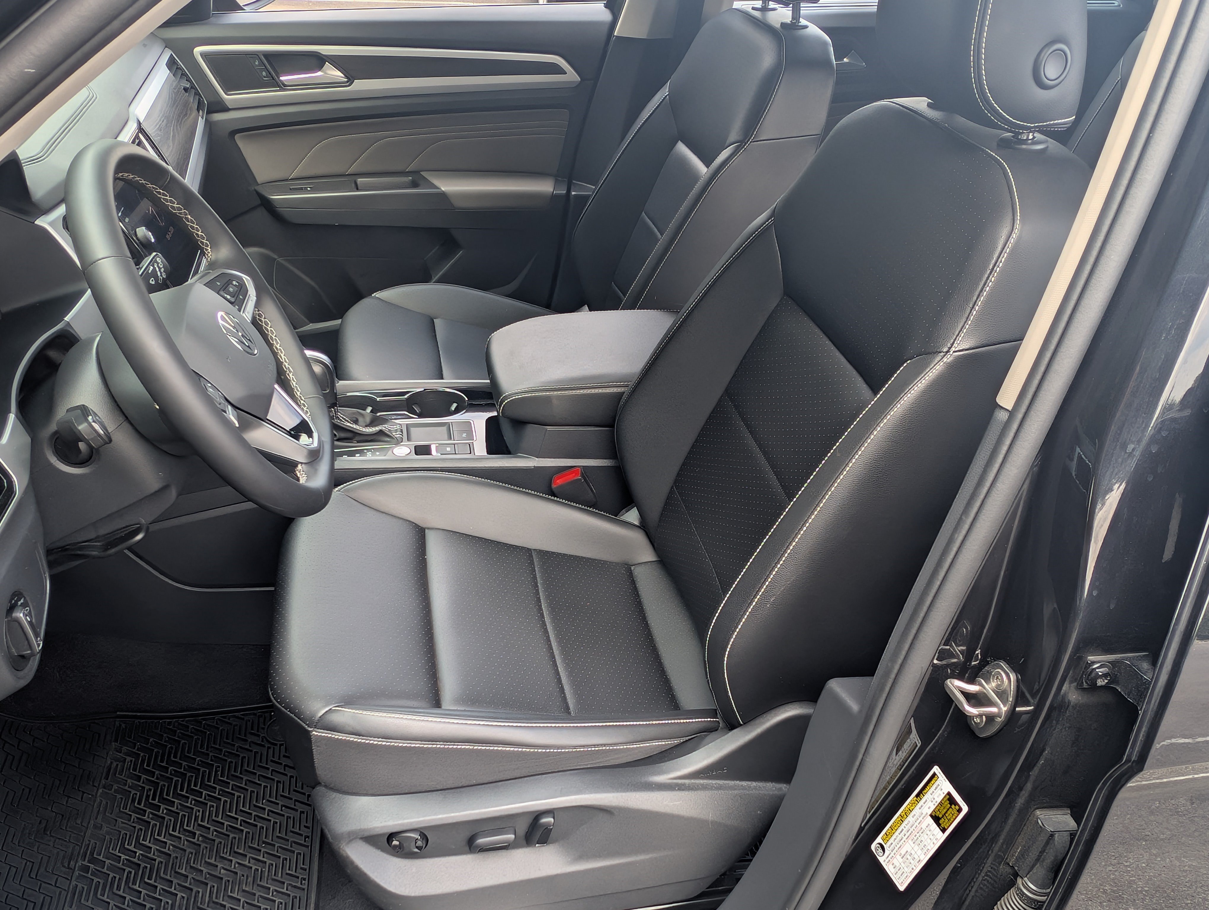 Used 2023 Volkswagen Atlas SE w/ Black Wheel Package FWD image 16