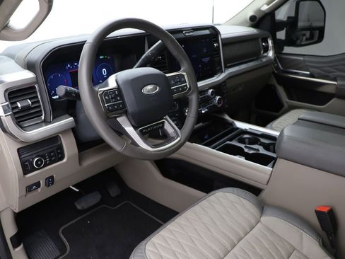 Used 2025 Ford F250 Platinum w/ Platinum Plus Package image 23