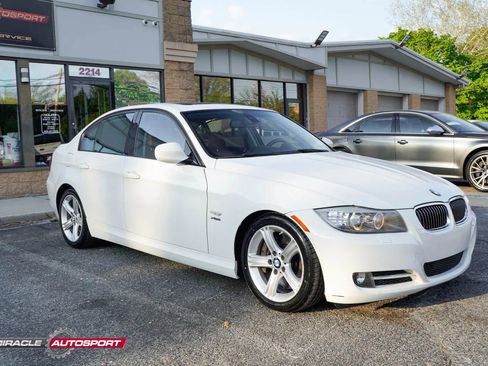 Used 2011 BMW 335i xDrive Sedan AWD/4WD image 9