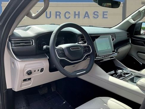 Used 2022 Jeep Wagoneer Series II AWD/4WD image 18