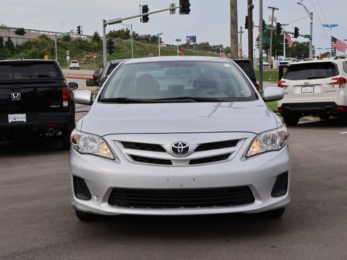 Used 2012 Toyota Corolla LE FWD image 2
