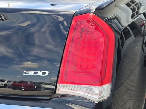 Used 2019 Chrysler 300 Touring L w/ Quick Order Package 22F RWD image 8