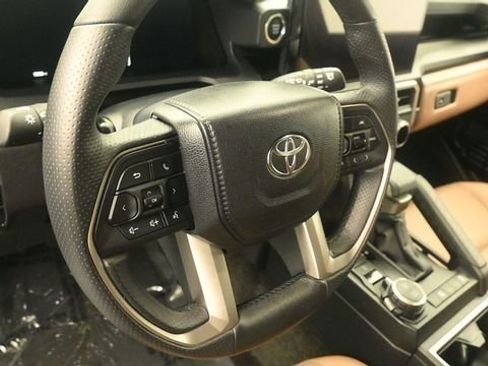 Used 2025 Toyota 4Runner Limited AWD/4WD image 15