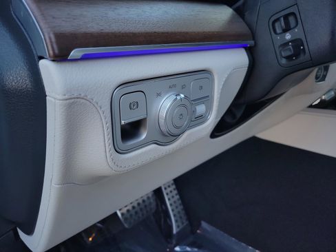 Certified 2025 Mercedes-Benz GLS 580 4MATIC image 36