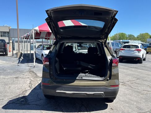Used 2024 Chevrolet Equinox LT w/ LPO, Floor Liner Package FWD image 17