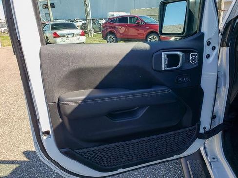 Used 2021 Jeep Wrangler Unlimited Sahara image 9