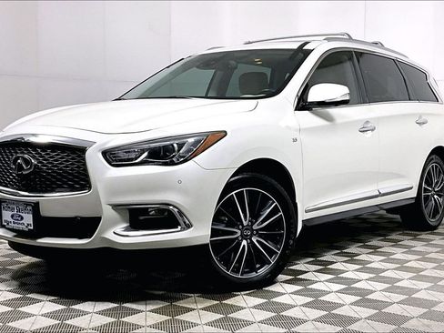 Used 2017 INFINITI QX60 FWD w/ Deluxe Technology Package image 2