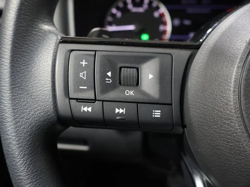 Used 2023 Nissan Rogue SV image 36