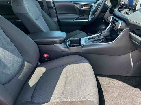 Used 2025 Toyota RAV4 XLE FWD image 22