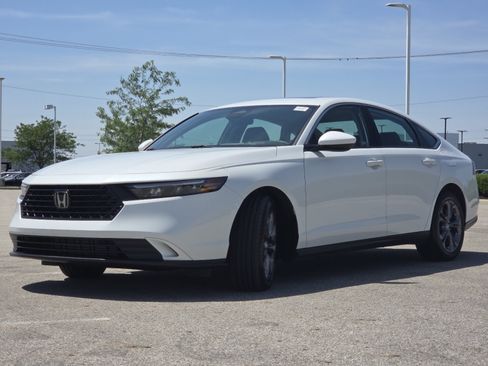 Used 2023 Honda Accord EX image 13