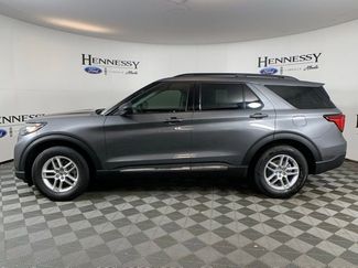 Used 2025 Ford Explorer Active video 3