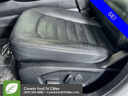 Used 2017 Ford Fusion SE w/ Fusion SE Technology Package FWD image 22