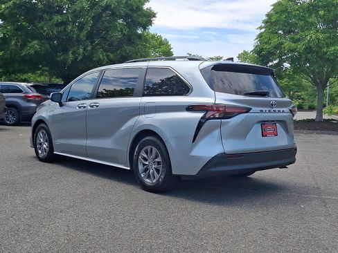 Certified 2021 Toyota Sienna XLE w/ XLE Plus Package FWD image 7