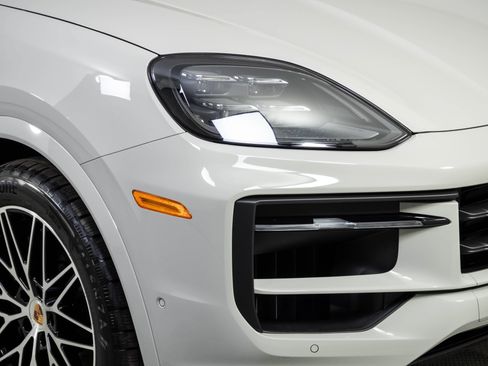 New 2026 Porsche Cayenne Coupe AWD/4WD image 37