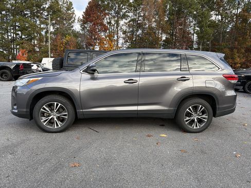 Used 2019 Toyota Highlander LE image 4