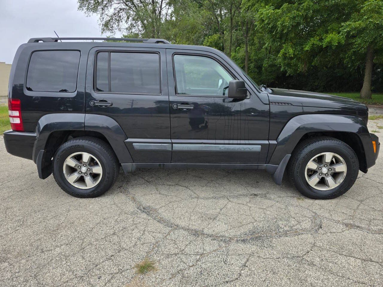 Used 2008 Jeep Liberty Sport w/ Mopar Activities Pkg AWD/4WD image 4