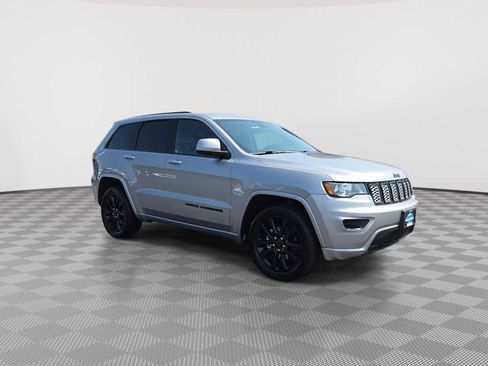 Used 2018 Jeep Grand Cherokee Altitude AWD/4WD image 2