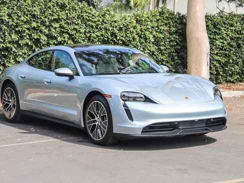 Used 2022 Porsche Taycan RWD image 3