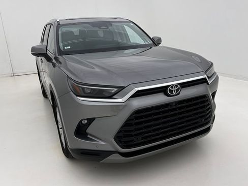 Used 2025 Toyota Grand Highlander AWD image 3