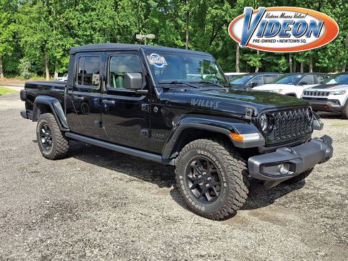 Used 2025 Jeep Gladiator Sport AWD/4WD image 1