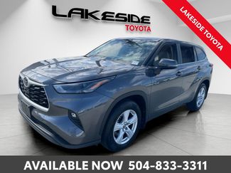 Used 2023 Toyota Highlander LE video 2