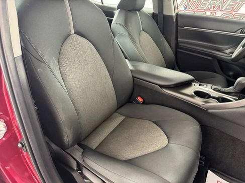 Used 2021 Toyota Camry LE image 32