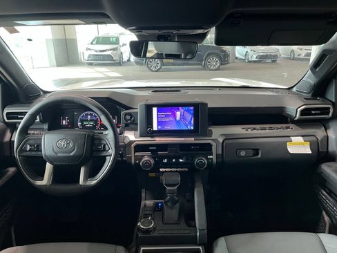 Used 2025 Toyota Tacoma SR5 AWD/4WD image 37