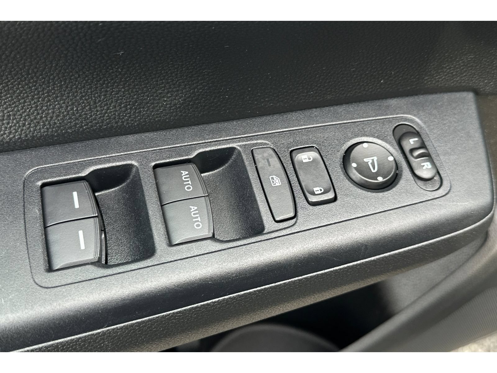 Used 2024 Honda CR-V EX image 12