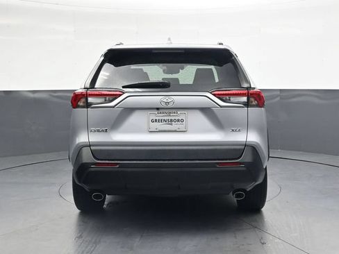 Used 2022 Toyota RAV4 XLE Premium FWD image 5