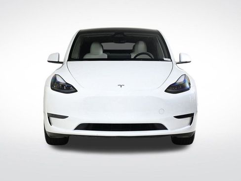Used 2024 Tesla Model Y 2WD image 8