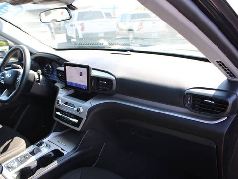 Used 2023 Ford Explorer XLT AWD/4WD image 31