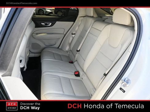 Used 2022 Volvo S60 B5 Momentum image 19