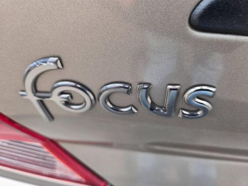 Used 2003 Ford Focus SE FWD image 13