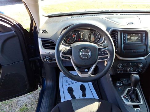 Used 2018 Jeep Cherokee Latitude w/ Cold Weather Group image 15