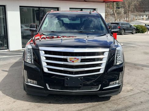 Used 2015 Cadillac Escalade Premium image 9