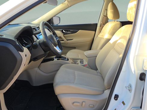 Used 2020 Nissan Rogue SV w/ Premium Package image 10