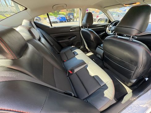 Used 2024 Nissan Altima 2.5 SR FWD image 18