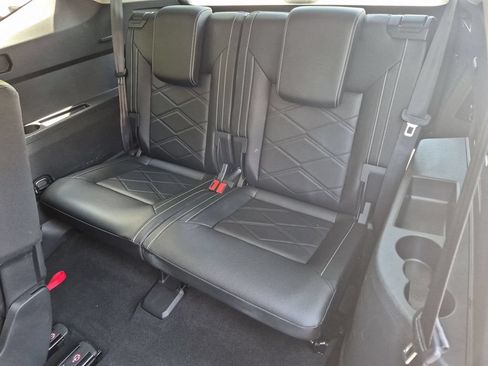 Used 2025 Volkswagen Atlas SE FWD image 29