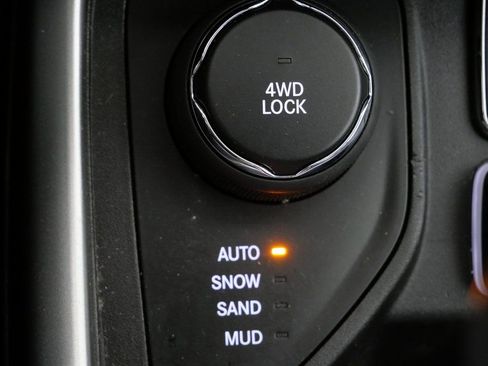 Used 2019 Jeep Compass Latitude w/ Cold Weather Group image 17