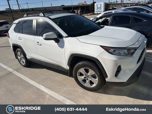 Used 2021 Toyota RAV4 XLE w/ Convenience Package image 2
