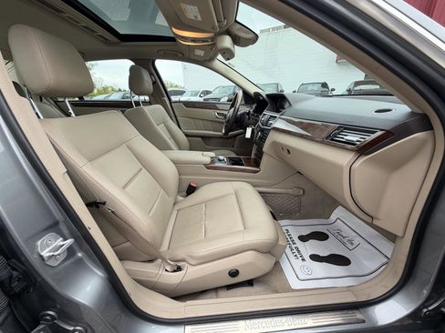 Used 2010 Mercedes-Benz E 350 Sedan image 34