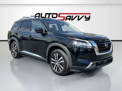 Used 2024 Nissan Pathfinder Platinum w/ Black Appearance Package