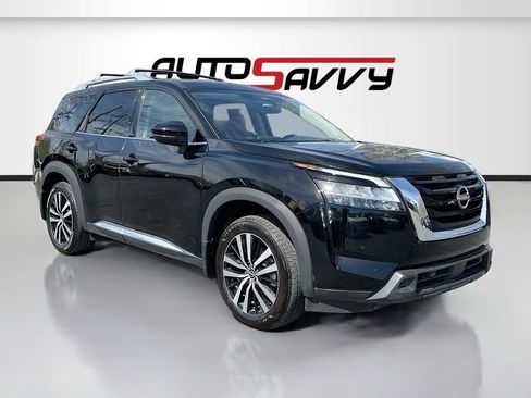 Used 2024 Nissan Pathfinder Platinum w/ Black Appearance Package AWD/4WD image 1